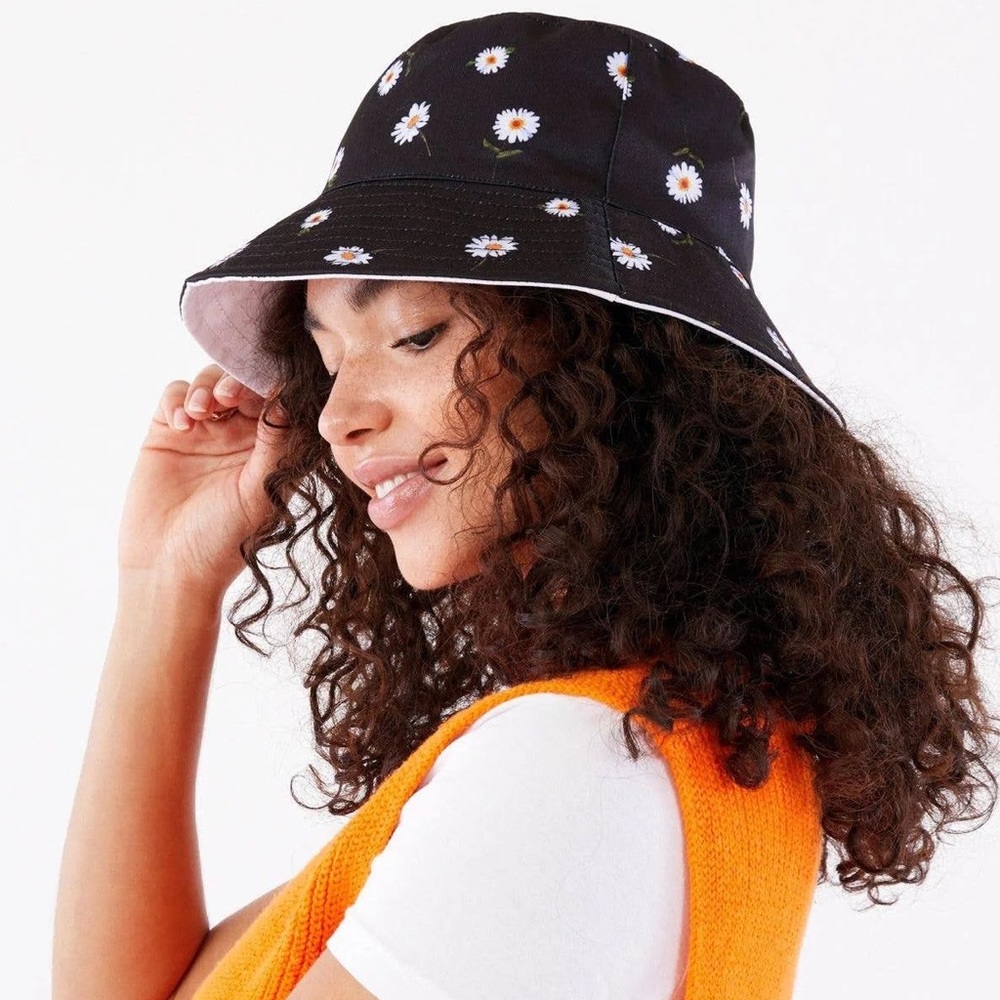 🔴NWT Alice & Olivia reversible bucket hat